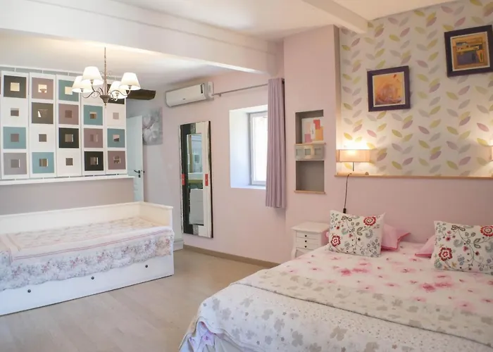 Domaine De Rochebelle Bed & Breakfast