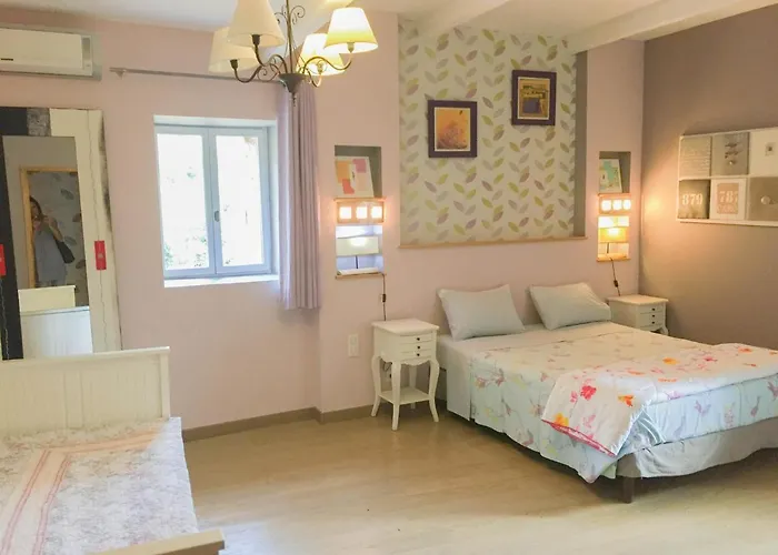 Domaine De Rochebelle Bed & Breakfast